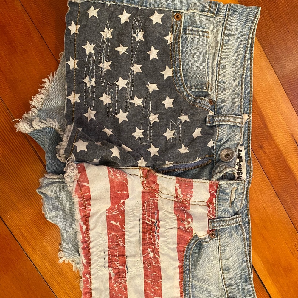 Dollhouse low rise shorts size 9